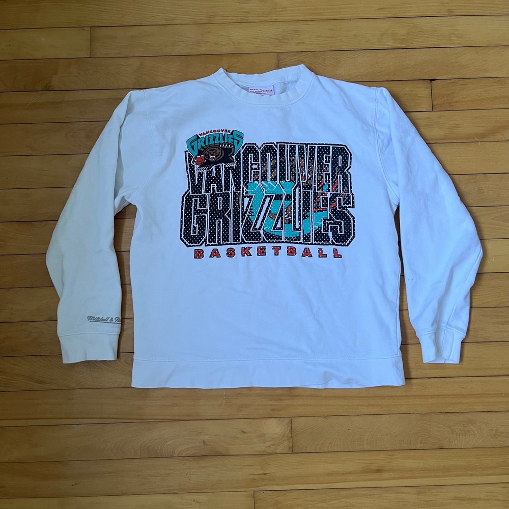 Mitchell & Ness Vancouver Grizzlies Basketball Sweatshirt White Crewneck NBA